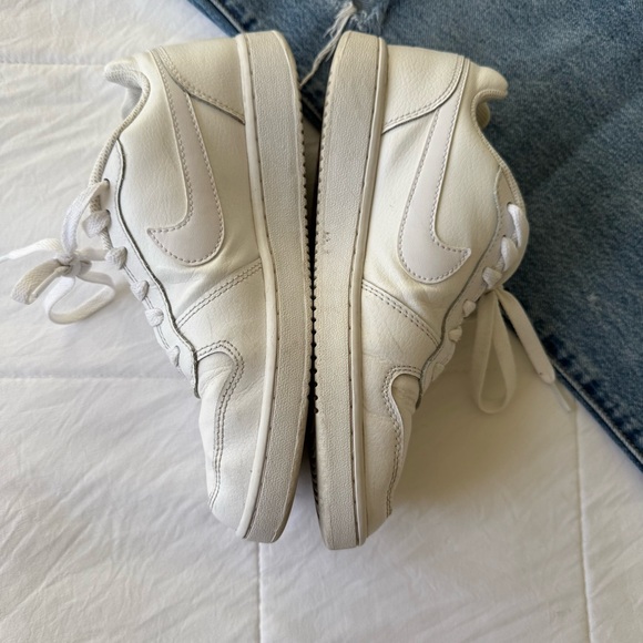 Nike Womens White Sneakers Size‎ 6.5 - Picture 6 of 8